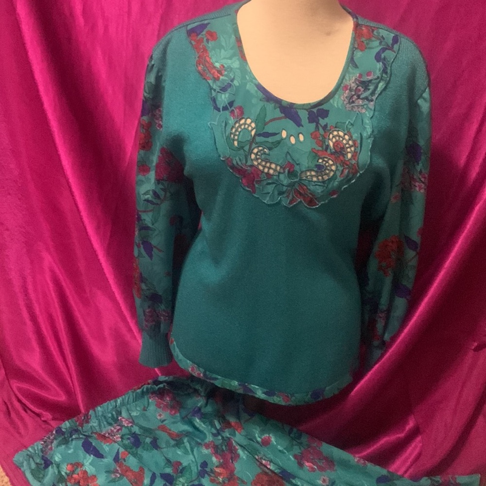 Anthony Sicari made in USA size 12.Skit and sweater.Mint condition.Teal,…